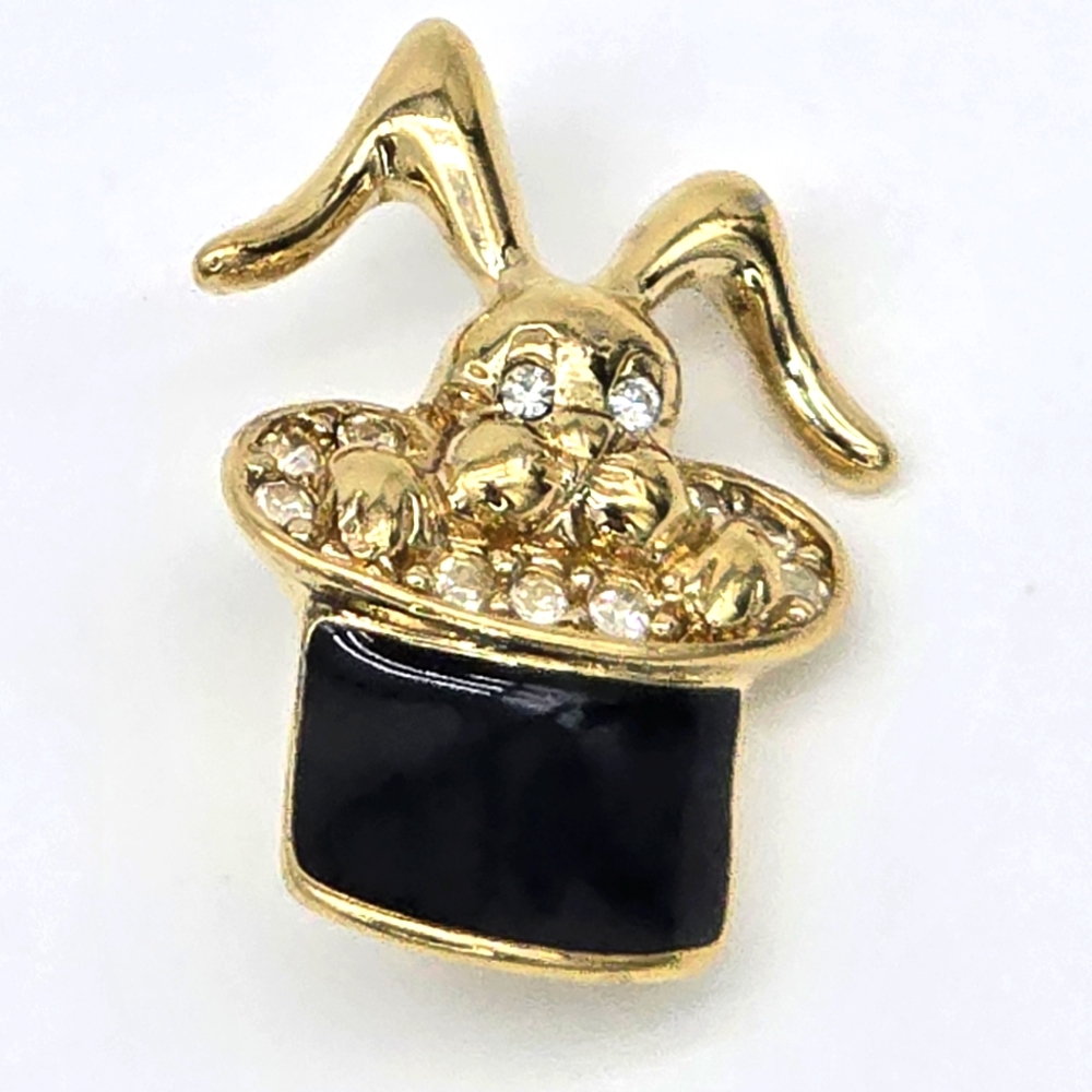 Rare Trifari dainty gold tone Magician Bunny clear crystals black hat brooch 1"